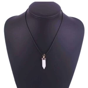 Halsband med energisten resin quarts vit howlit snökvarts